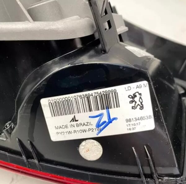 Lanterna traseira Peugeot 208 2013/2020 Fumê LD com soquete ref  9813465380 - Imagem 3